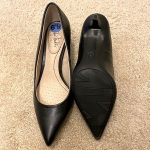 LifeStride black kitten heels